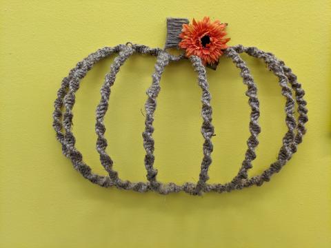 macramé pumpkin wreath